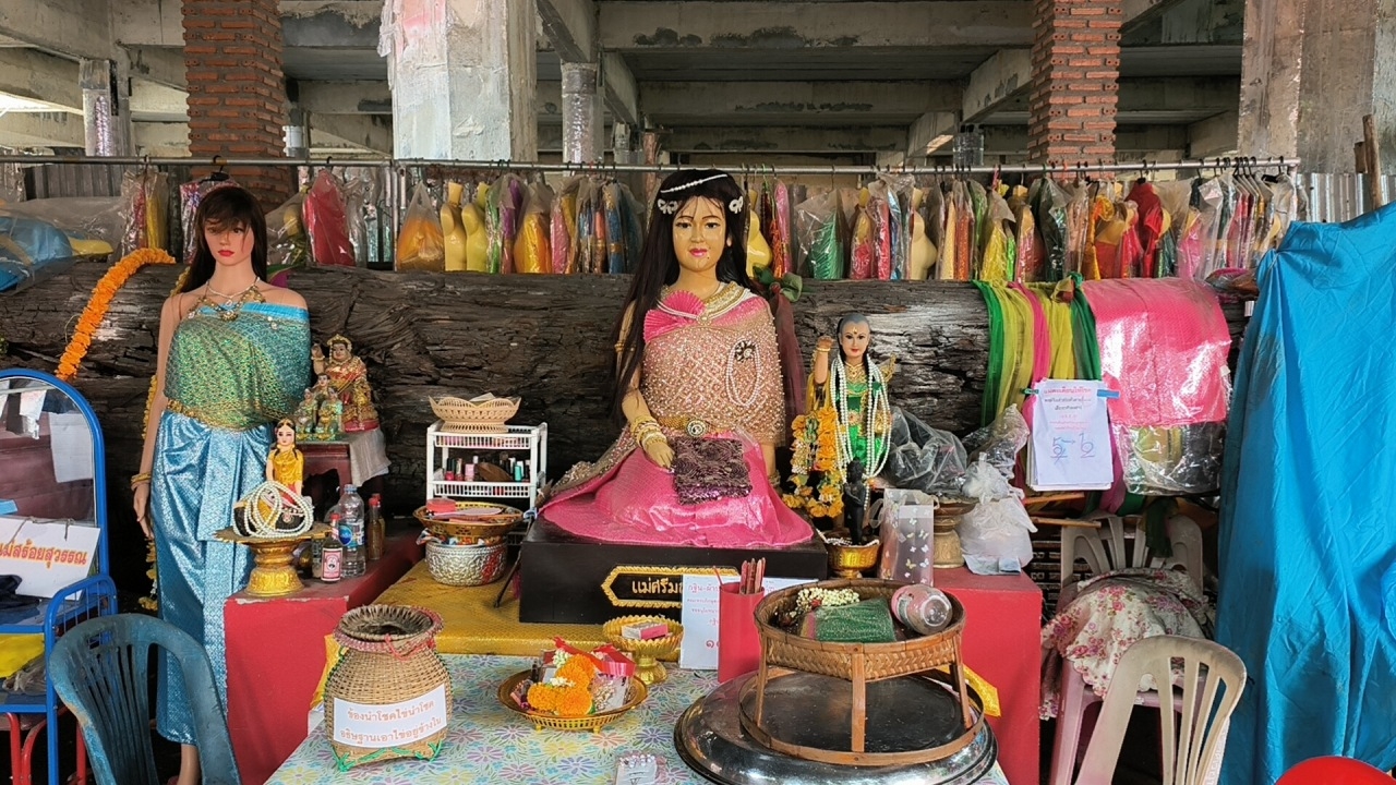 ชาวบ้านเฮ "ตะเคียนแม่ศรีมณีทอง" ให้โชคถูกหวย แถมได้ "เลขเด็ดงวดนี้" ลุ้นต่อ