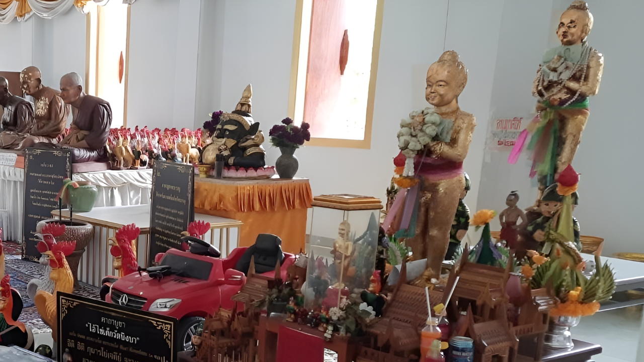 คอหวยหลั่งไหล ขอโชค "ไอ้ไข่" วัดบึงบาฯ ได้เลขเด็ดตรงใจ ลุ้นรวยงวด 16/10/66