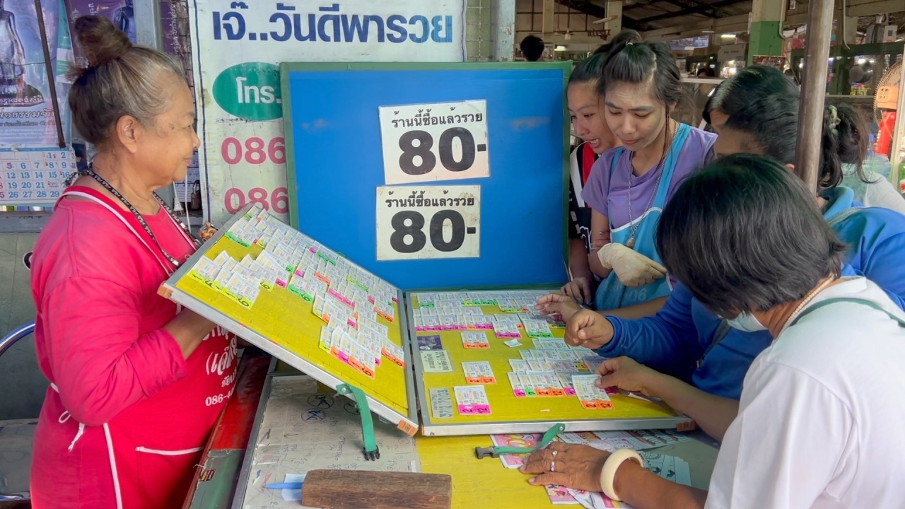 คอหวยชัยนาท กว้านซื้อ "เลขเด็ด" ทะเบียนรถนายกฯ "เศรษฐา" ไปเสี่ยงโชค