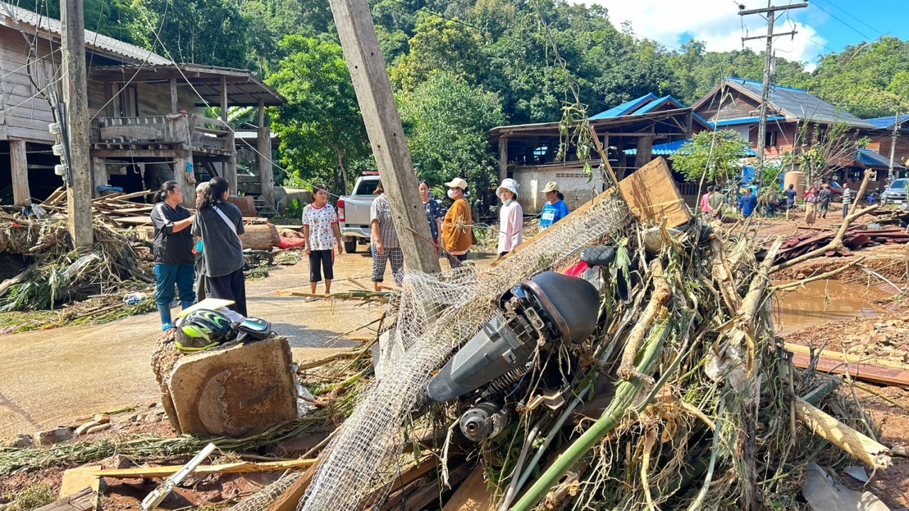 น้ำป่าถล่มพะเยา สังเวย 5 ศพ เป็นคนในครอบครัวเดียวกัน ปลูกบ้านอยู่เชิงเขา