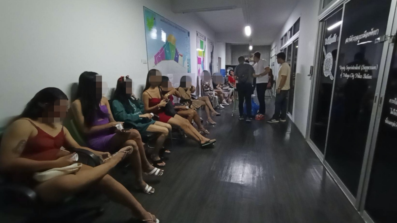 ตร.พัทยาฟิต เชิญสาวสอง LGBTQ ตรวจฉี่ ป้องปรามกระทำผิด ค้าประเวณี