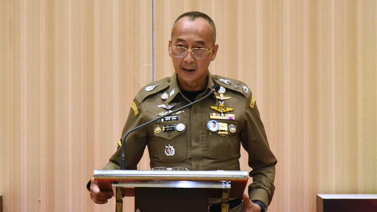 泰国警务总署署长多萨：秉承“资历、知识、能力”原则，属合法任命。