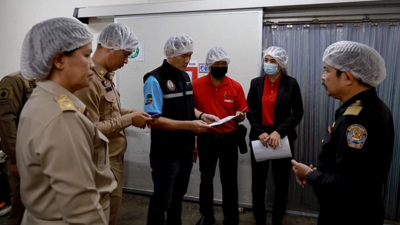 ปศุสัตว์นครสวรรค์ ตรวจสอบห้องเย็นเก็บเนื้อหมู ป้องกันสินค้าเกษตรเถื่อน