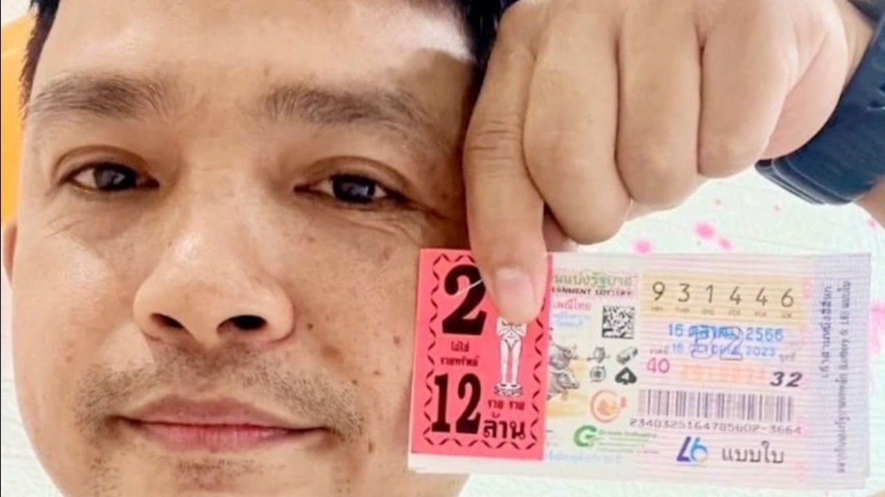 พ่อค้าลอตเตอรี่บ้านเพ เฮรับ 12 ล้าน สลากฯ เหลือขายไม่หมดให้โชค
