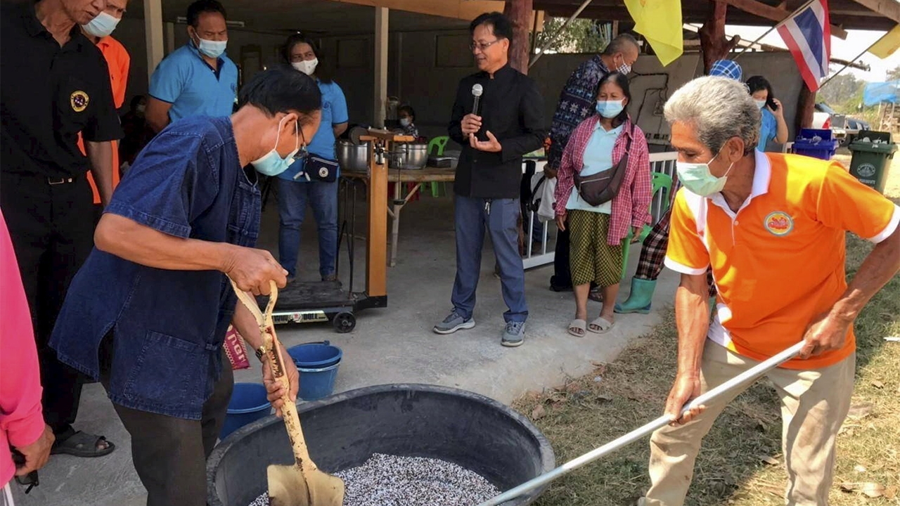 เกษตรจับมือพาณิชย์ เชื่อมโยงปุ๋ยราคาถูก