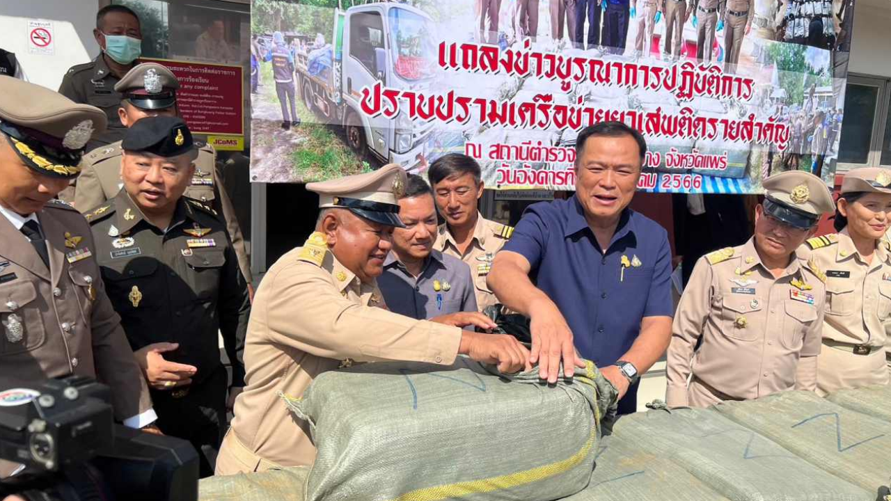 อนุทิน ร่วมแถลงจับยาบ้า 7.6 ล้านเม็ด ย้ำต้องขจัดให้สิ้นซาก