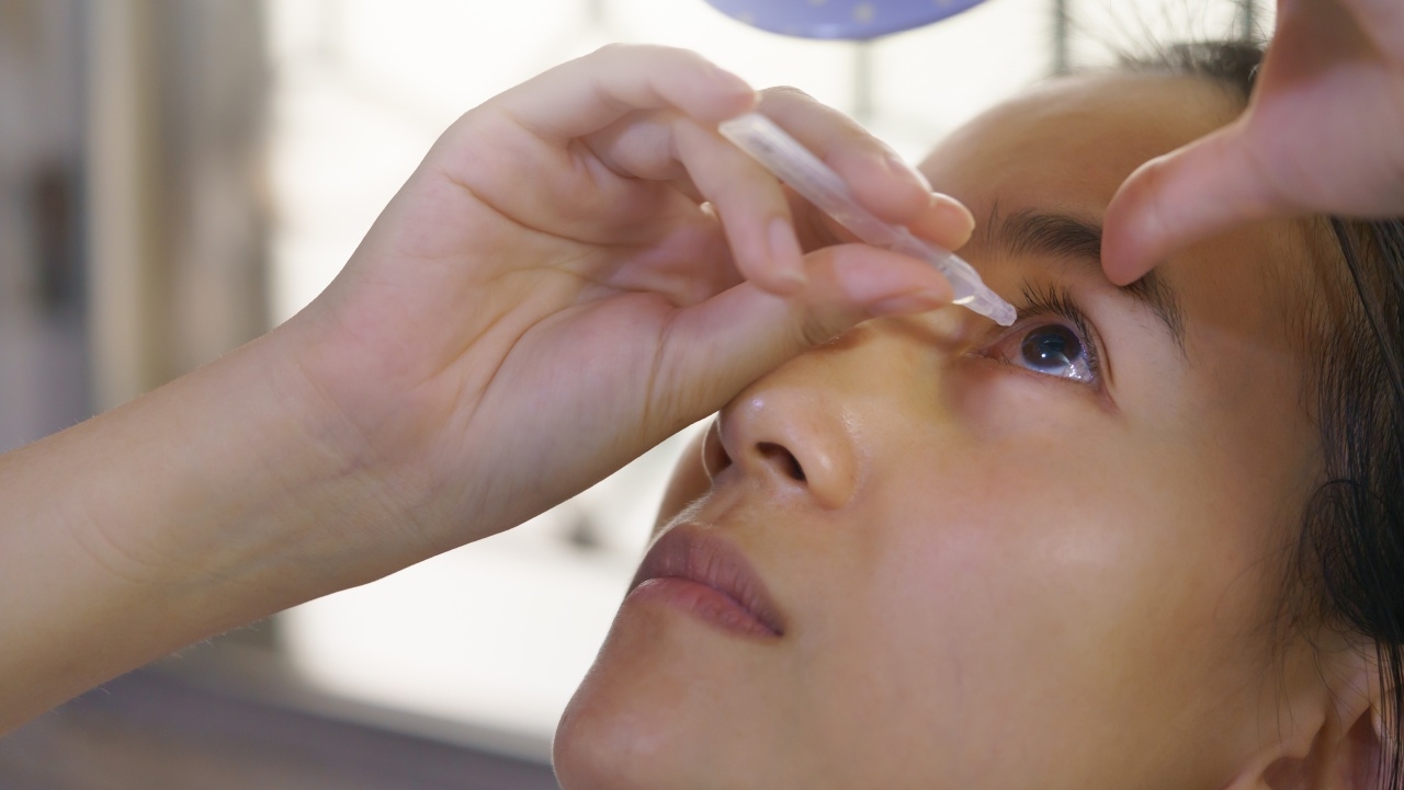 รู้จัก "น้ำตาเทียม" ประกอบด้วยอะไรบ้าง มีประโยชน์มากกว่าความชุ่มชื้น