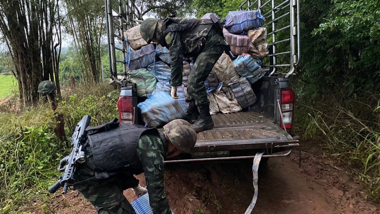 ทหารจับยาบ้าลอตใหญ่ ยอด 14 ล้านเม็ด รวบผู้ต้องสงสัย 1 คน ที่เหลือหนีไปได้