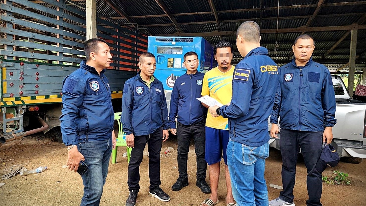 จับ 2 สมุน แก๊งคอลเซ็นเตอร์ แต่งชุดตำรวจวิดีโอคอล หลอกโอนเงิน 2.6 ล้าน