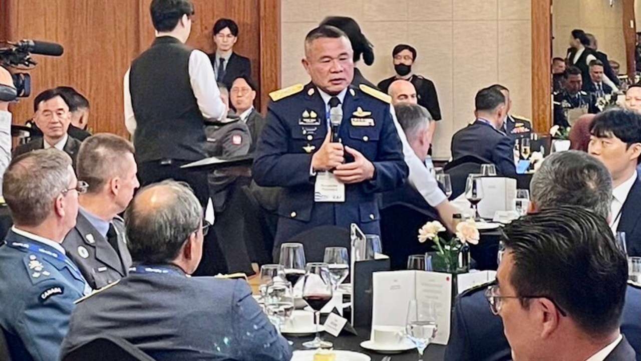 ผบ.ทอ. ร่วมงาน Seoul ADEX 2023 พร้อมชมหมู่บินผาดแผลง Black Eagles