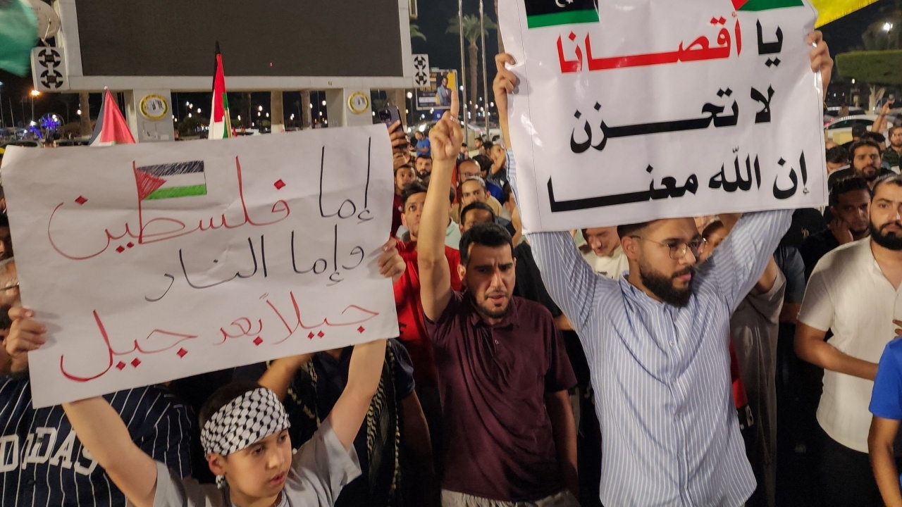 โลกอาหรับประณาม อิสราเอล หลังรพ.ในฉนวนกาซาโดนจรวดถล่ม ตายครึ่งพัน 