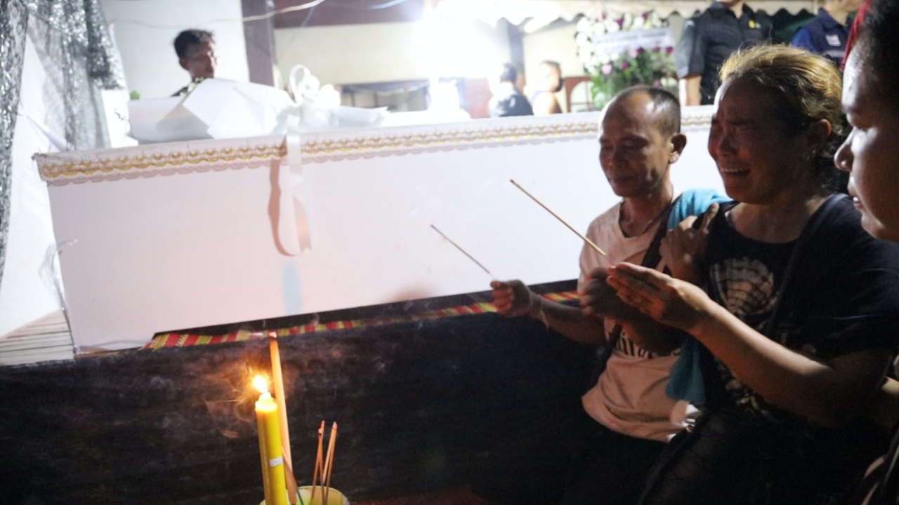 ศพหนุ่มกุมภวาปีถึงบ้าน ไปทำงาน 4 ปี ใช้หนี้หมด สร้างบ้านใหม่ให้พ่อแม่