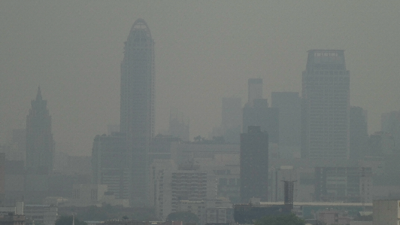 คนกรุงเช็กเลย เช้านี้ฝุ่น PM 2.5 อยู่ในระดับส้ม เกินค่ามาตรฐาน 37 พื้นที่