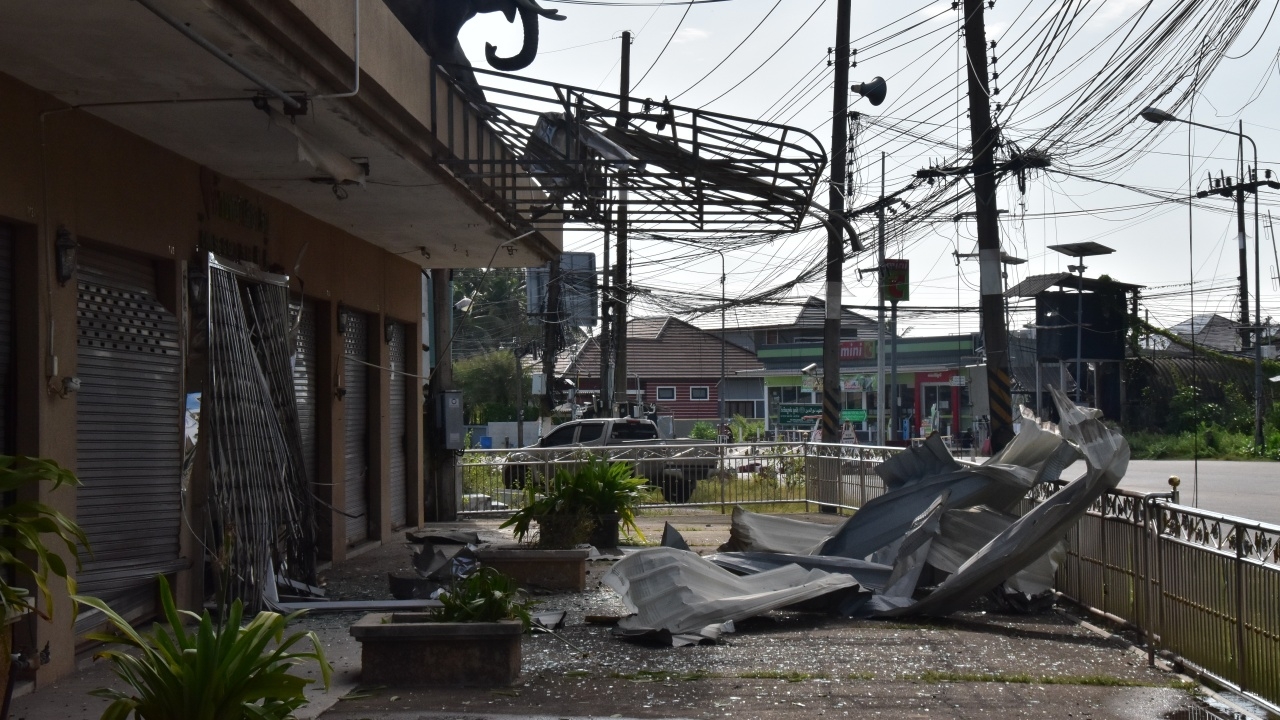ตากใบป่วนหลายจุด คนร้ายเหิมสู้ บึมร้านทอง ยิงจุดตรวจ ระเบิดเสาไฟฟ้า