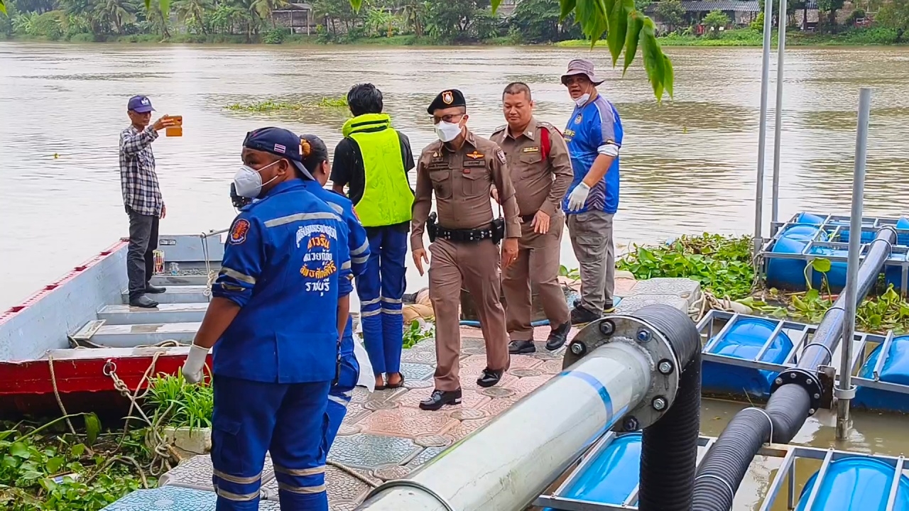 ผงะ พบศพสาวโพธาราม ลอยอืดตายในน้ำแม่กลอง ค้นในตัวพบลอตเตอรี่ 1 ใบ