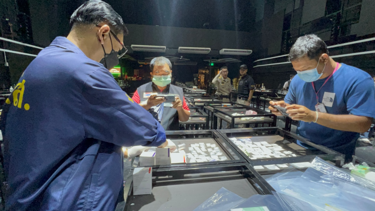 อธิบดีปกครองลุยจับเอง MEM PUB ลำลูกกา พบนักเที่ยวฉี่ม่วง 137 คน