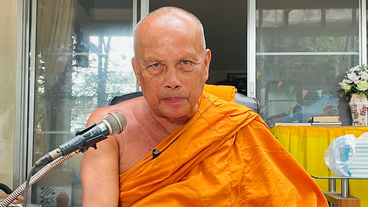 "พระพยอม" เตือนพระสงฆ์ร้องคาราโอเกะ แนะถ้าอยากเป็นนักร้องให้ไปประกวด