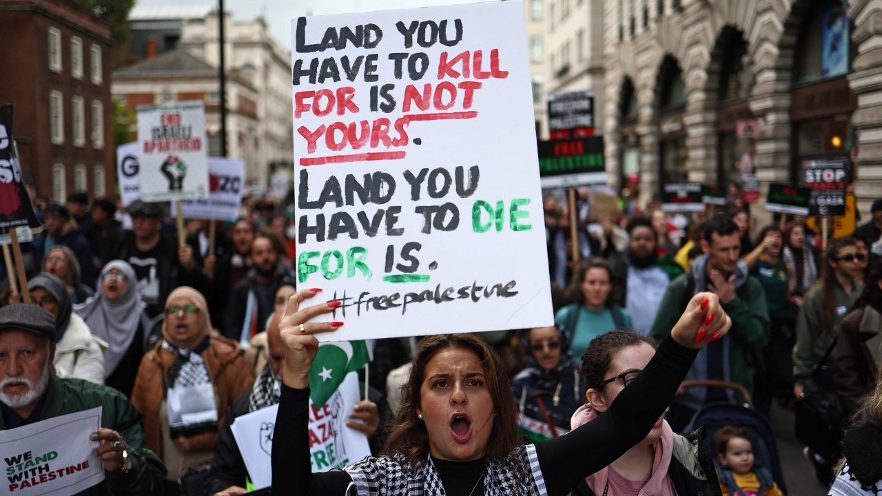 ผู้ประท้วง 100,000 คน เดินขบวนสนับสนุนชาวปาเลสไตน์ทั่วลอนดอน