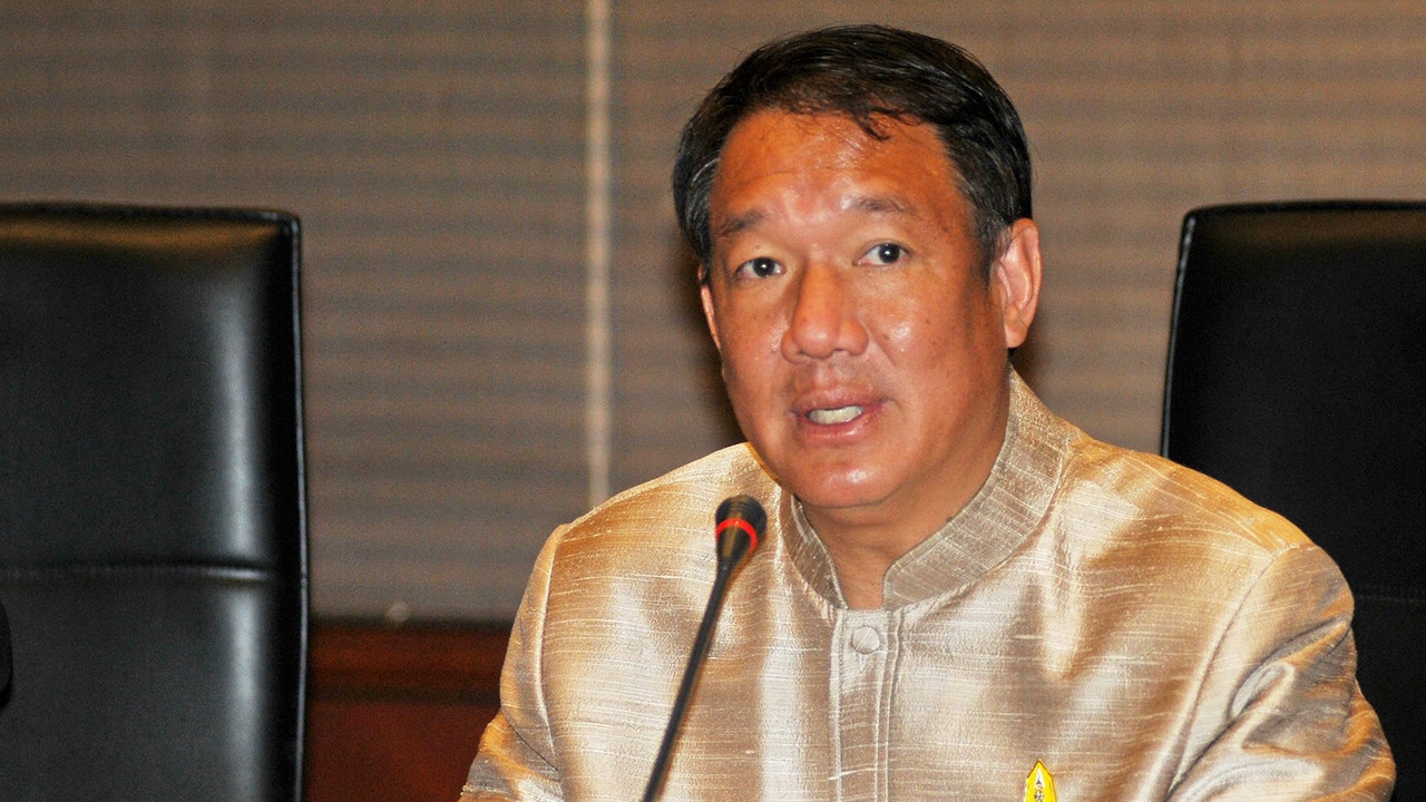 ฉะใช้คำเงินเลว ด้อยค่าวอลเล็ต “กิตติรัตน์” ยัน “1 หมื่น” ฟื้นเศรษฐกิจ