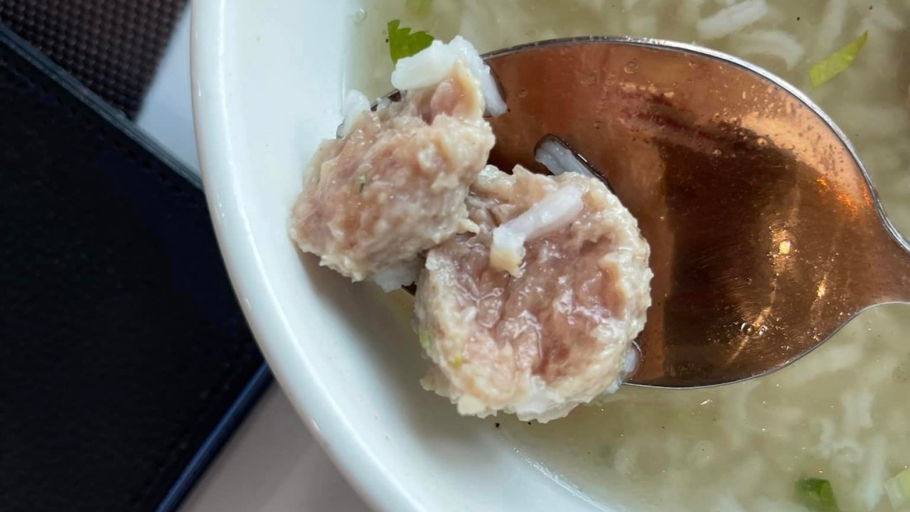 แม่สุดเคือง แชร์ประสบการณ์ "โรงแรมไม่ตรงปก" ลูกเกือบได้ทาน "หมูไม่สุก"