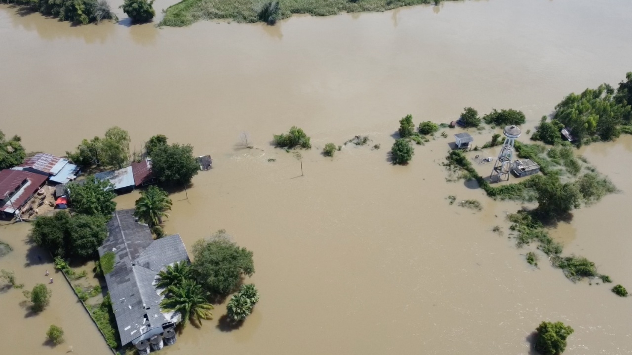2 เขื่อนใหญ่อีสานระบายน้ำ กระทบร้อยเอ็ด ชุมชนลุ่มต่ำเจอน้ำท่วมขยายวงกว้าง 