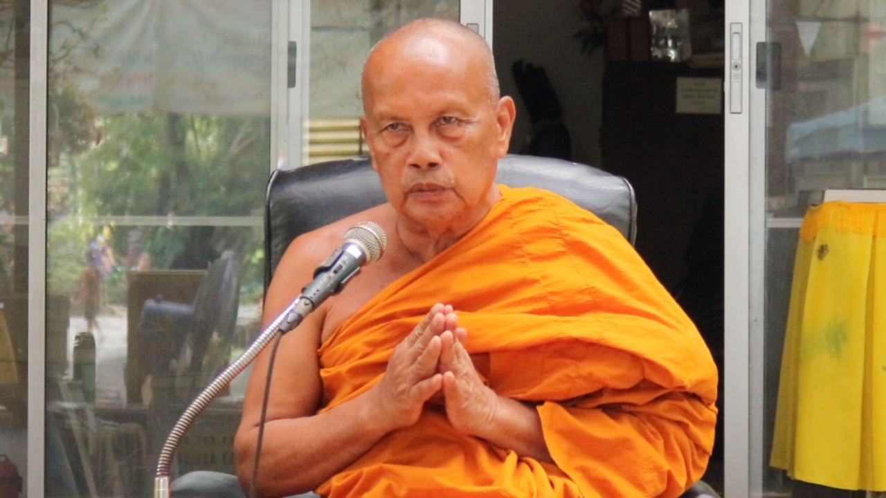 "พระพยอม" ติงวัยรุ่นแต่งตัวเป็น "พระสงฆ์" ดูหนัง "สัปเหร่อ" ไม่เหมาะสม