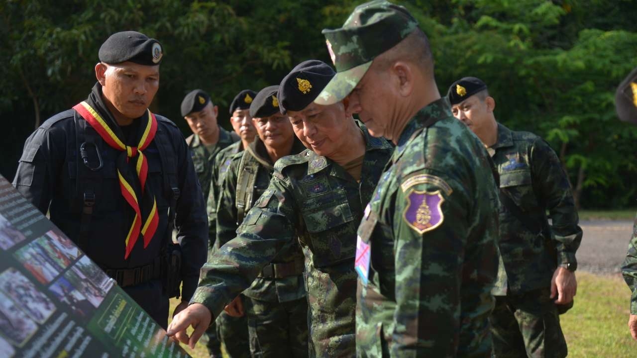 ผบ.ทบ. ลงพื้นที่อีสานใต้ให้กำลังใจ กกล.สุรนารี เสียสละปกป้องอธิปไตย