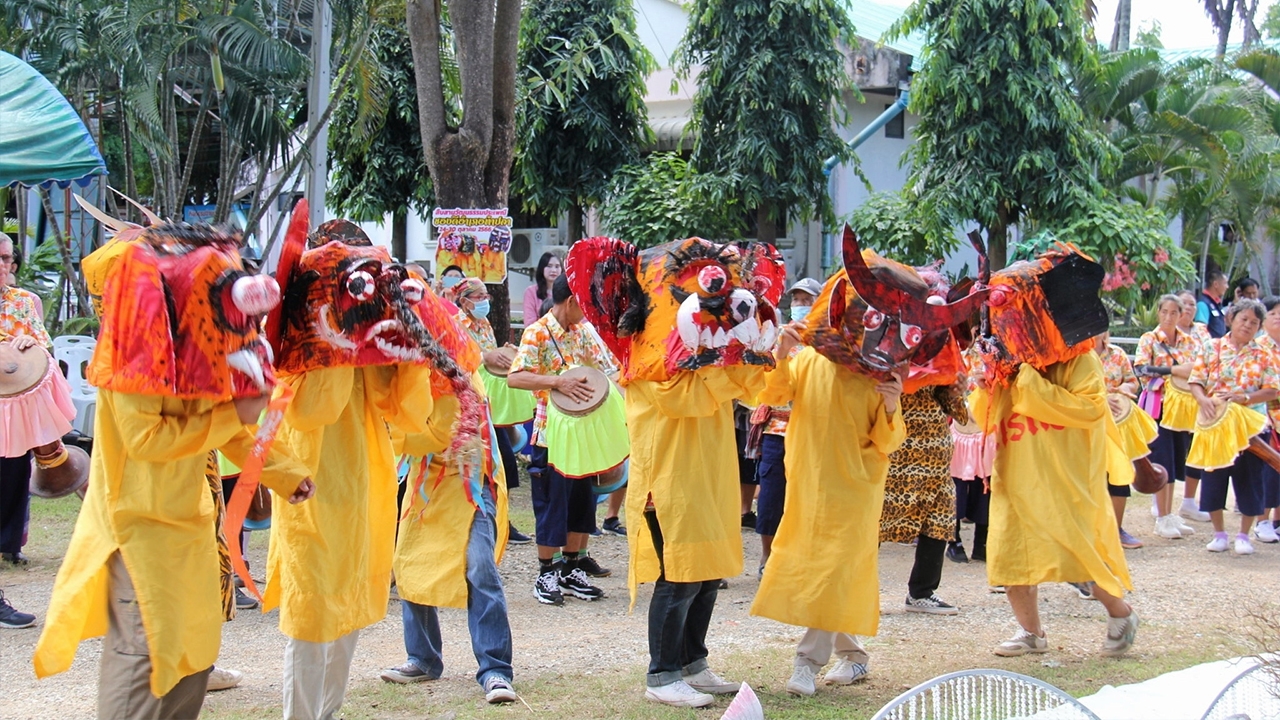 แห่ผีตลก หนึ่งเดียวในไทย