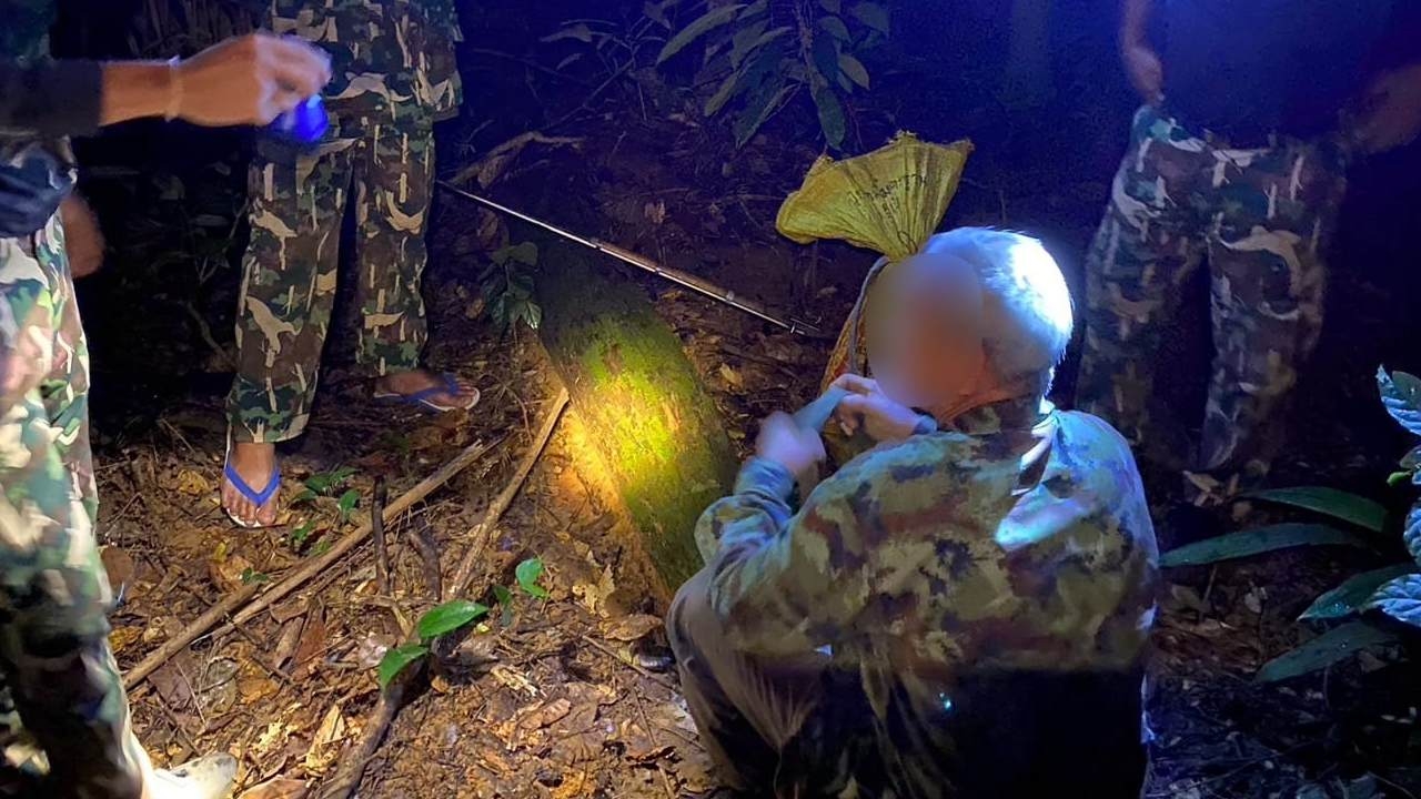 รวบหนุ่มใหญ่ ลอบเข้าป่า "ล่าสัตว์" ในเขตอุทยานแห่งชาติน้ำตกคลองแก้ว