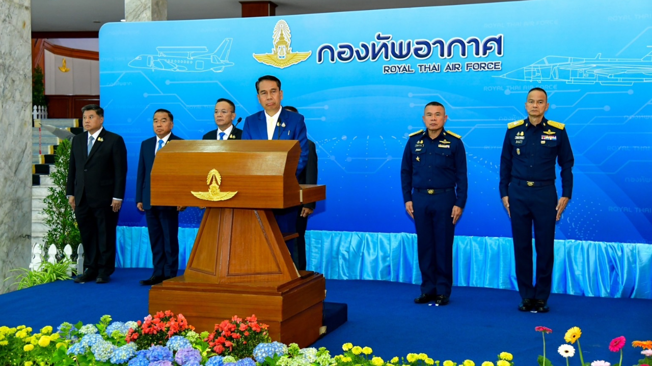 "บิ๊กทิน" ตรวจเยี่ยม มอบนโยบายปฏิบัติงาน ทอ.จัดเต็มพิธีต้อนรับ รมว.กลาโหม 