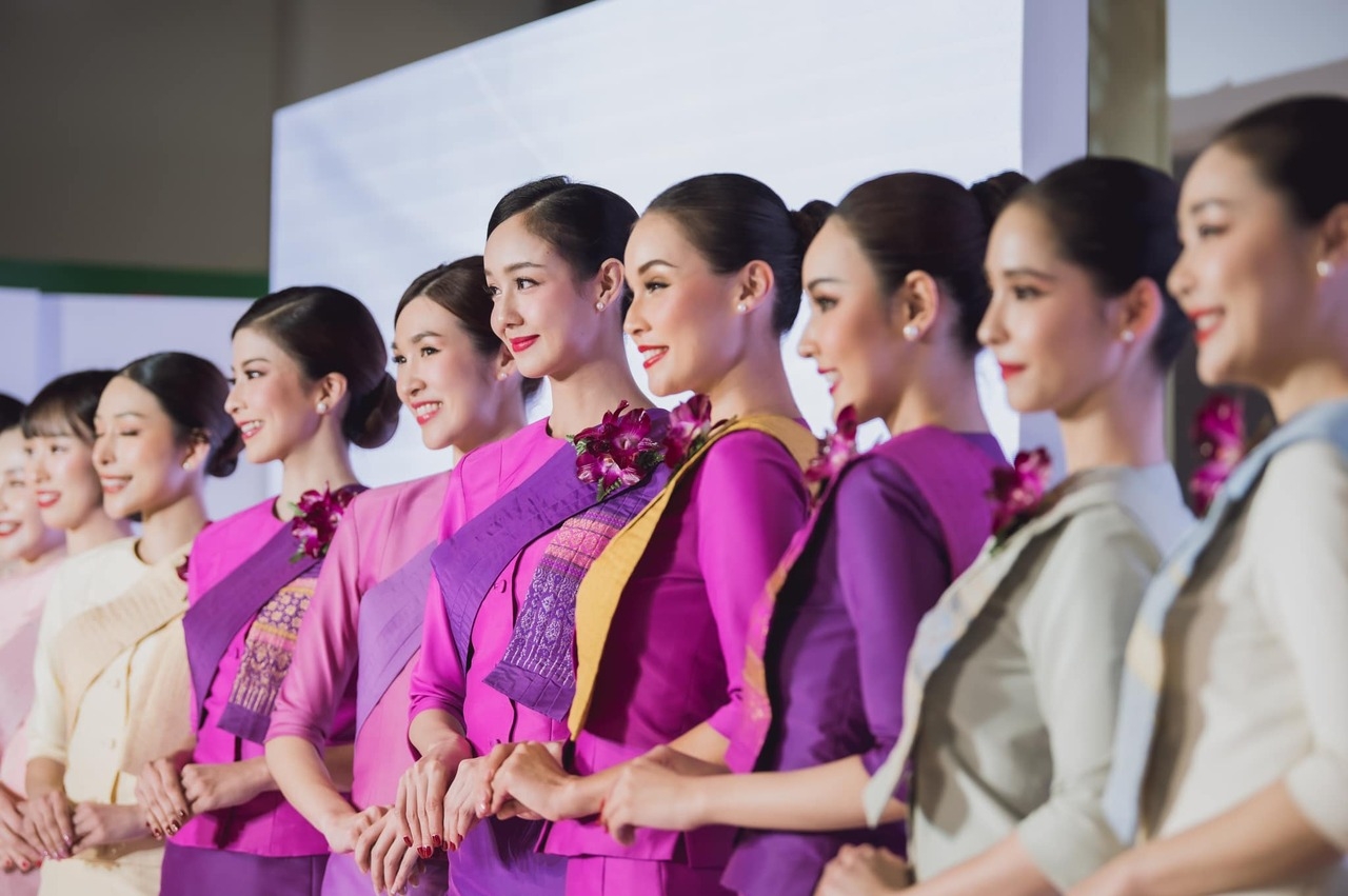 เผยโฉมชุดแอร์การบินไทย สวยงามด้วยไหมไทยผสมเส้นใยวัสดุรีไซเคิล