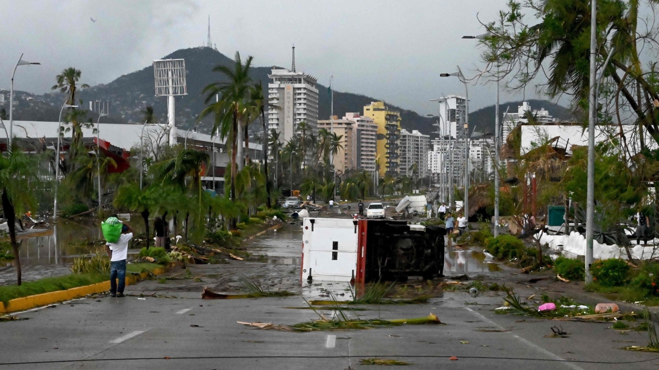 เฮอริเคนโอทิสพัดถล่มโรงแรมและรีสอร์ตเม็กซิโกพังยับ (คลิป)