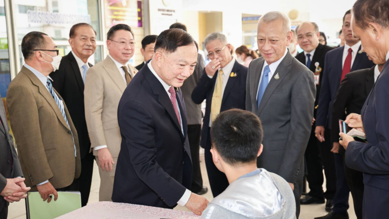 “พิพัฒน์” เผย ไม่มียอดขอกลับไทยเพิ่ม แรงงานอีก 20,000 ยังอยู่อิสราเอล