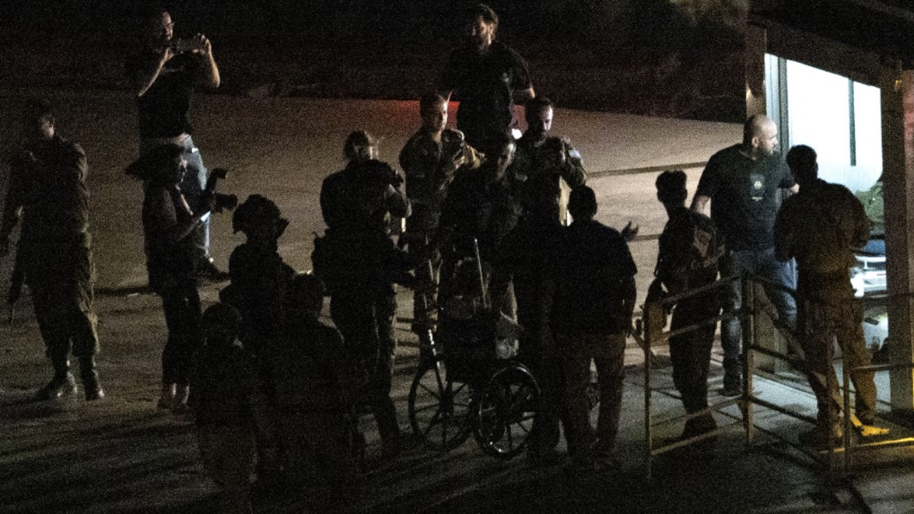 ฮามาสปล่อยตัวประกันหญิงชราอิสราเอล 2 คนที่มีปัญหาสุขภาพ ระบุใช้เหตุผลด้านมนุษยธรรม