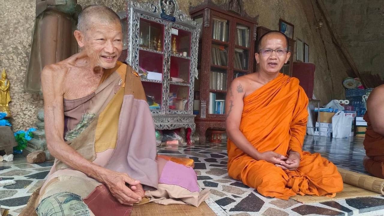 ยืนยันไม่ใช่คอนเทนต์ พระจี้กงเมืองไทย ห่มผ้าบังสุกุลตัดปะ อ่านคำสอนจากพระไตรปิฎก