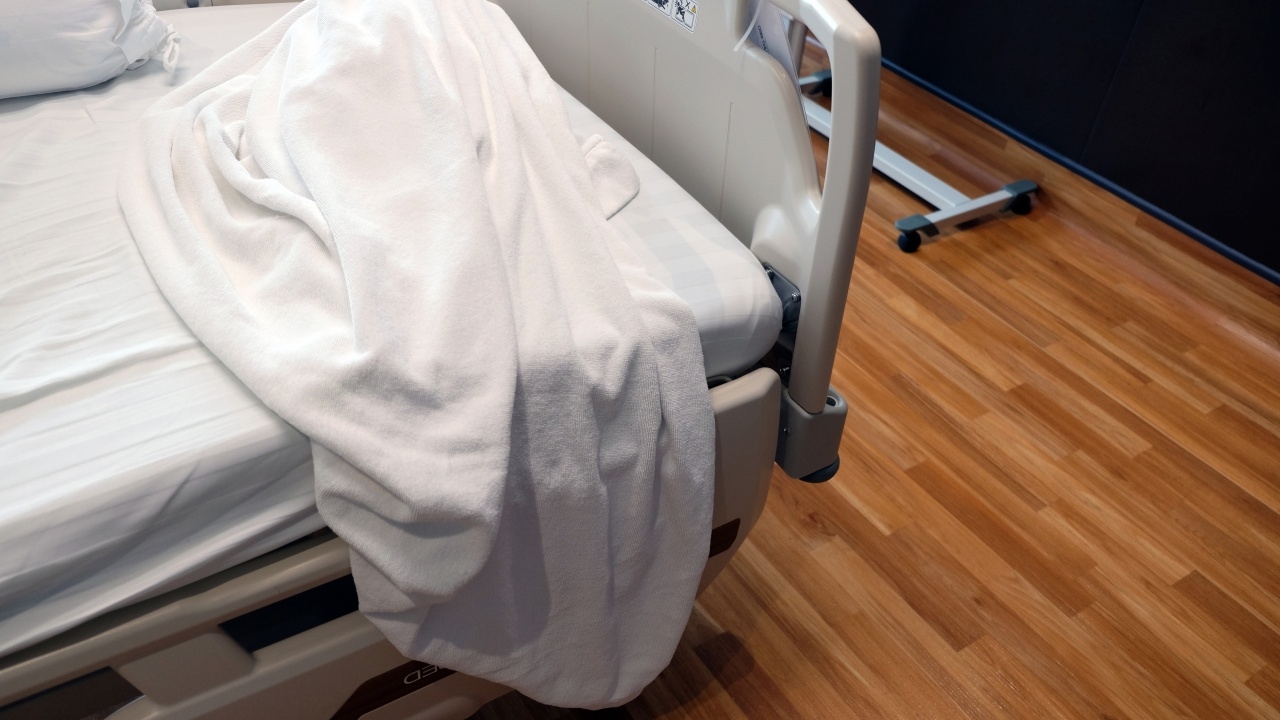 พยาบาลแชร์เคสสะเทือนใจ คนไข้เมายาบ้า-กัญชา อาละวาดกัดนิ้วเจ้าหน้าที่ขาด