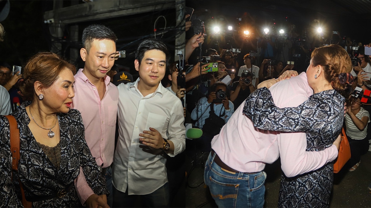 ประมวลภาพ เบนซ์ เรซซิ่ง นาทีปรากฏตัว เดินออกจากเรือนจำ น้ำตาซึมโผกอดแม่