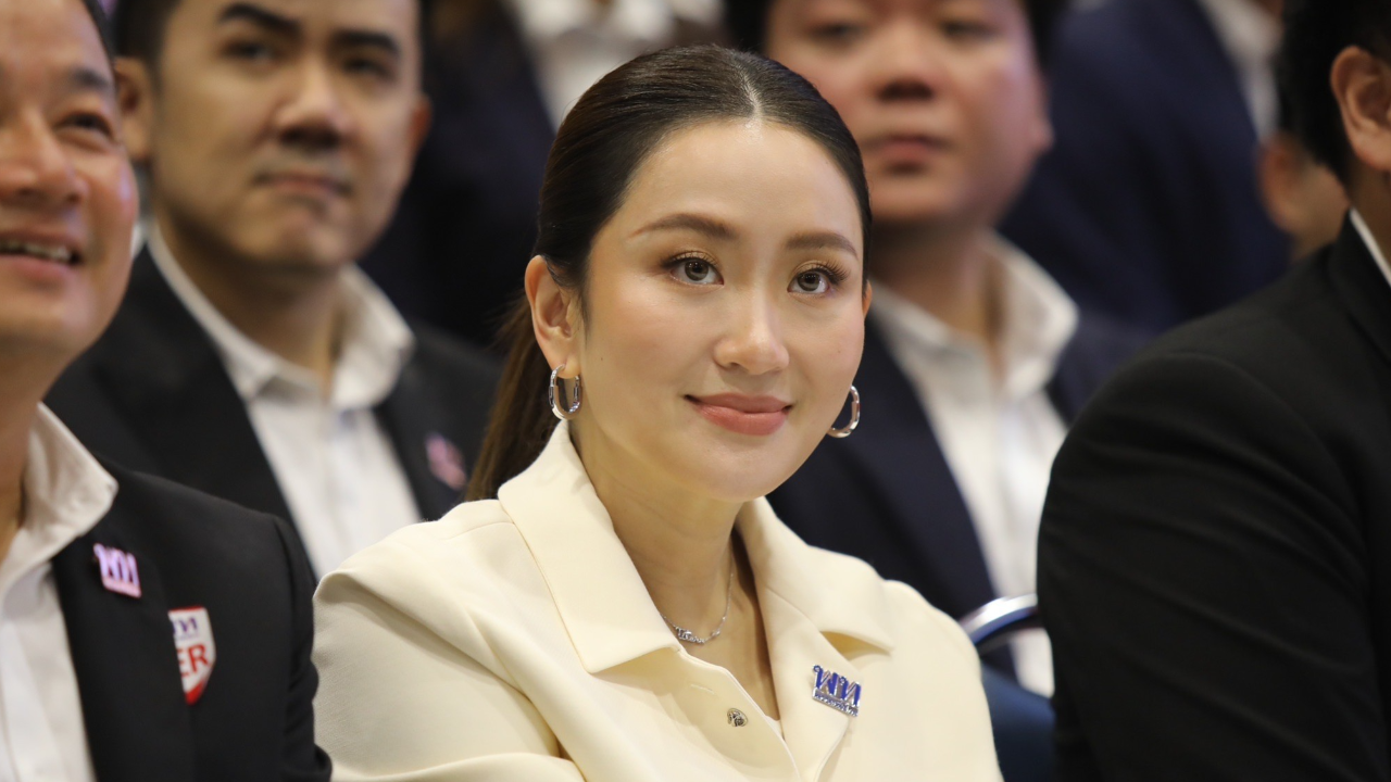 “อิ๊งค์” ประชุมเพื่อไทย “ภูมิธรรม” มองเหมาะหัวหน้าพรรค ปัดหนุนเพราะเป็นชินวัตร