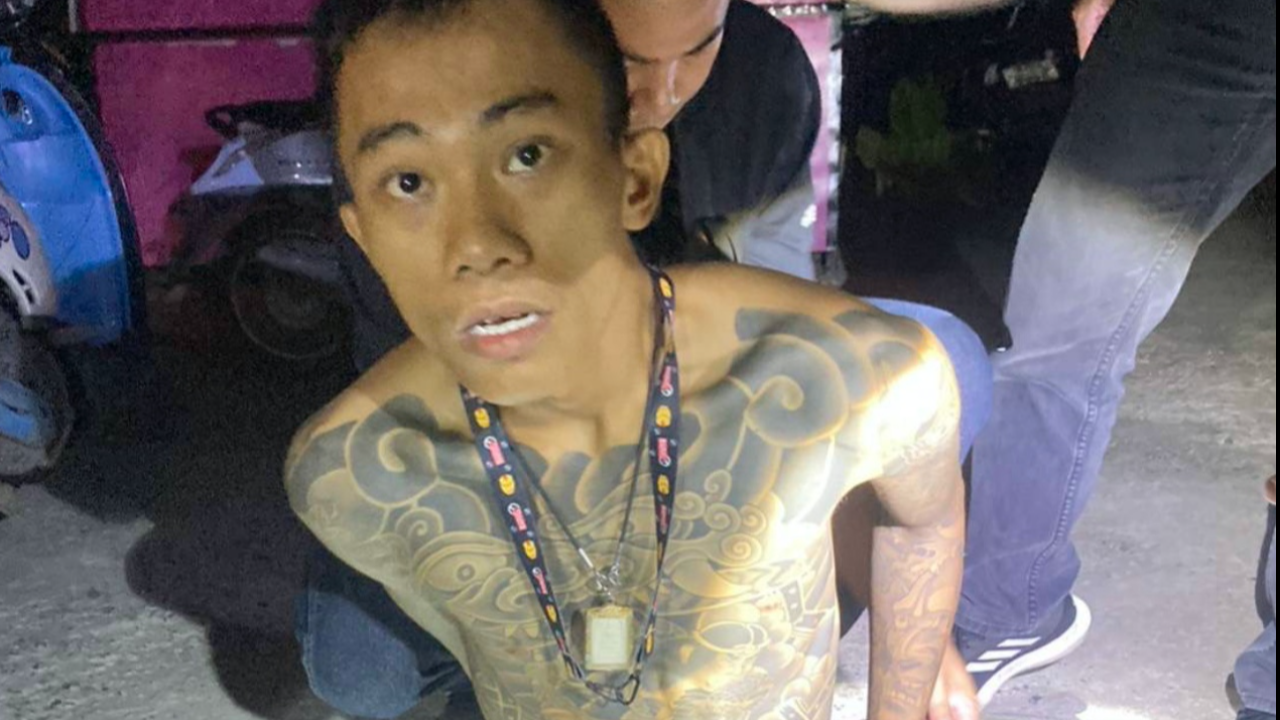 รวบหนุ่ม 23 หลอนยา ไล่ยิงช่างเฟอร์นิเจอร์ดับคารถ