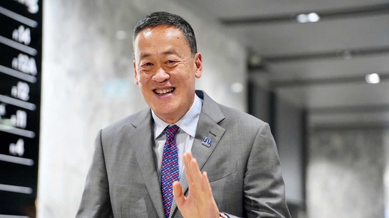 ถุงเท้าหลากสี "นายกฯเศรษฐา" ในสายตากูรูแฟชั่น