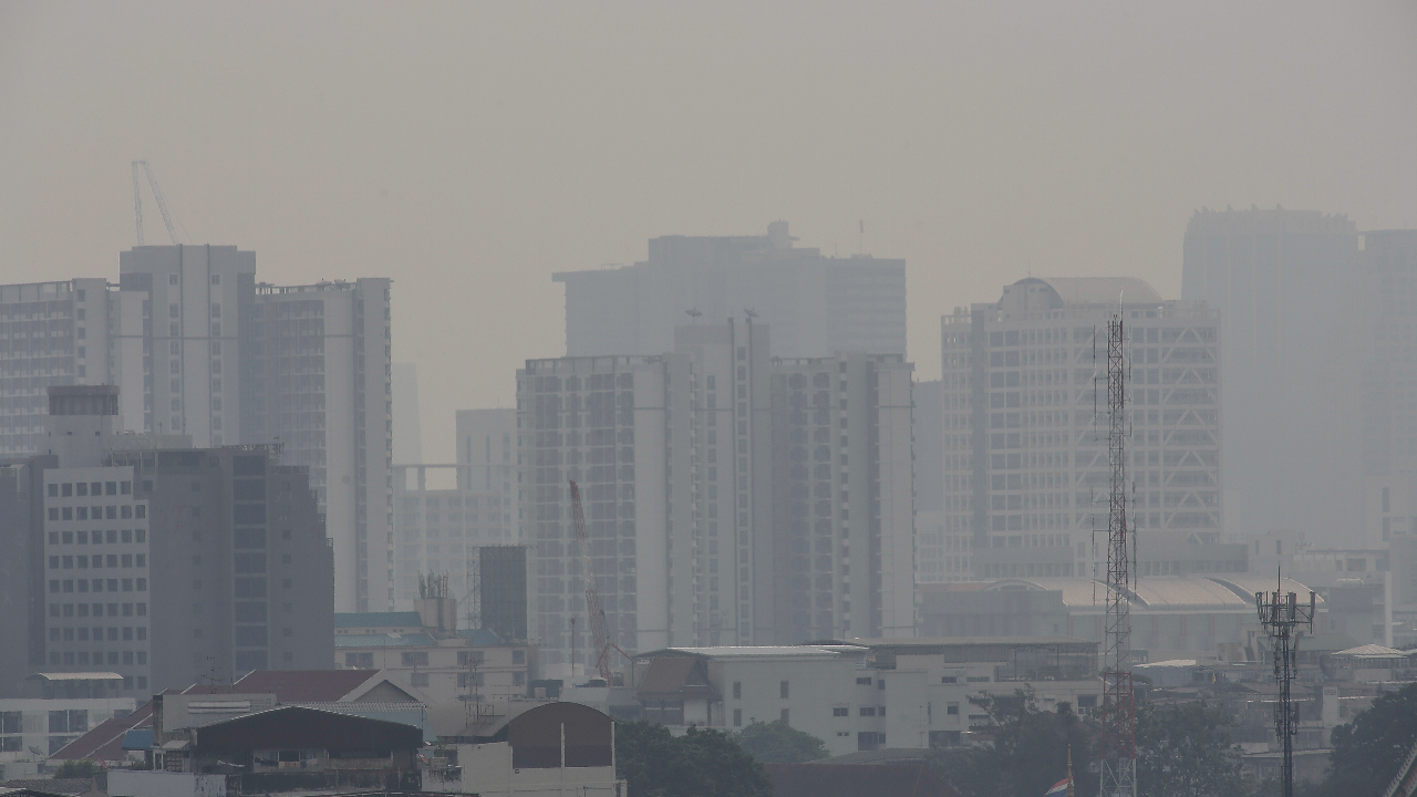 เตือนคนกรุง ฝุ่น PM 2.5 มีแนวโน้มเพิ่มขึ้น อยู่ในระดับสีส้ม 7 พื้นที่