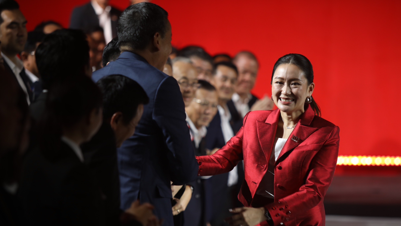 “เศรษฐา” ย้ำ "มีนายกฯ คนเดียว" โค้ง "อิ๊งค์" จูบมือตัวเอง ไม่ได้ถูกครอบงำ 