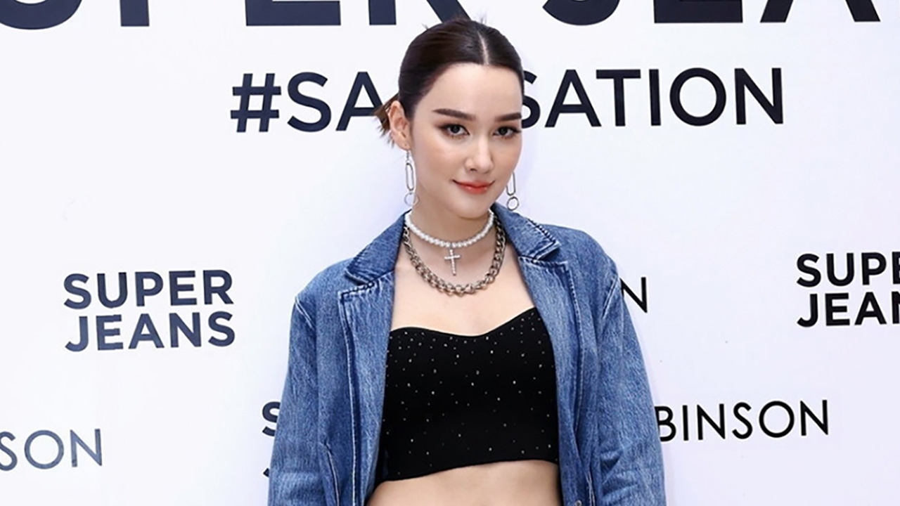 “เดียร์น่า” อวย “ลิซ่า แบล็คพิงค์” ตัวเล็กแต่เซ็กซี่! ดูไม่เครียดเรื่องต่อสัญญา