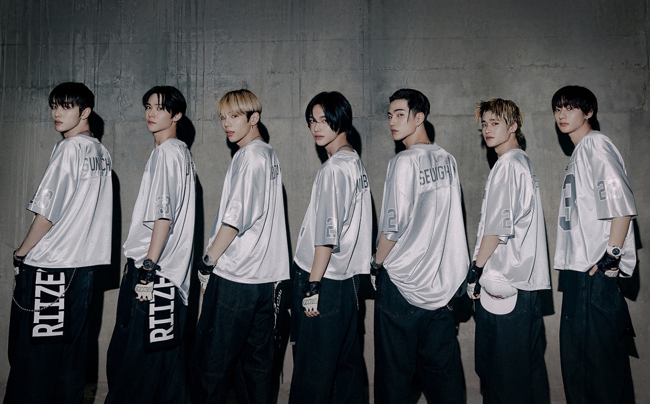 RIIZE พูดถึงซิงเกิลใหม่ ‘Talk Saxy’ พร้อมโชว์การแสดงที่ทรงพลังไปอีกระดับ