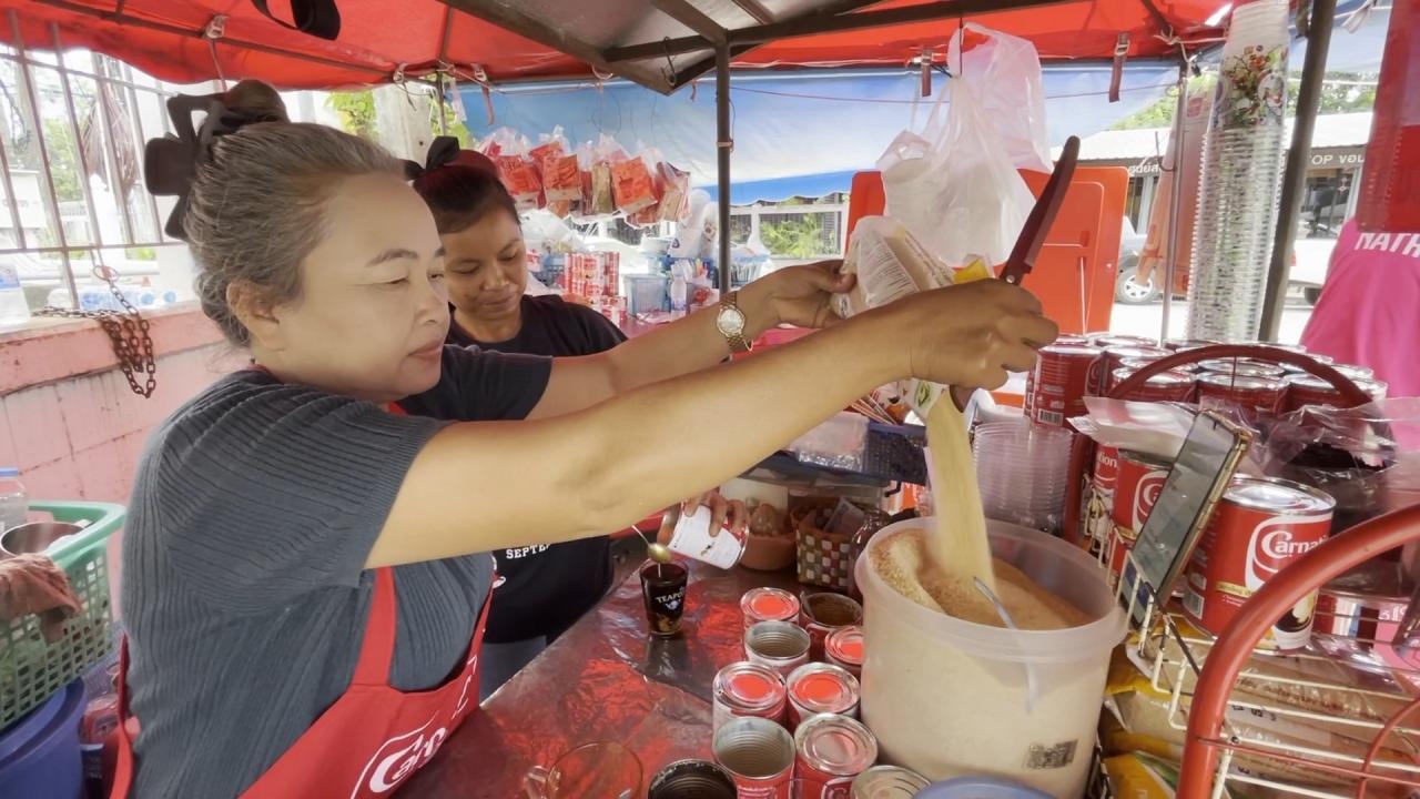 กาแฟเจ้าดังขอนแก่น โอดน้ำตาลแพงสุดเป็นประวัติการณ์ กก.ละ 28 บาท วอนนายกฯ คุมราคา