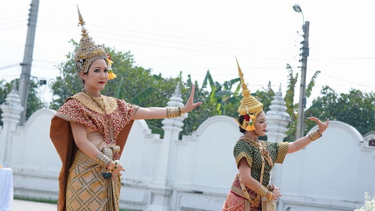 "จั๊กจั่น-หนูนา" รำเทพบันเทิงหน้าเมรุ สยองชฎารัดศีรษะเลือดท่วม ใน “เรือนชฎานาง”