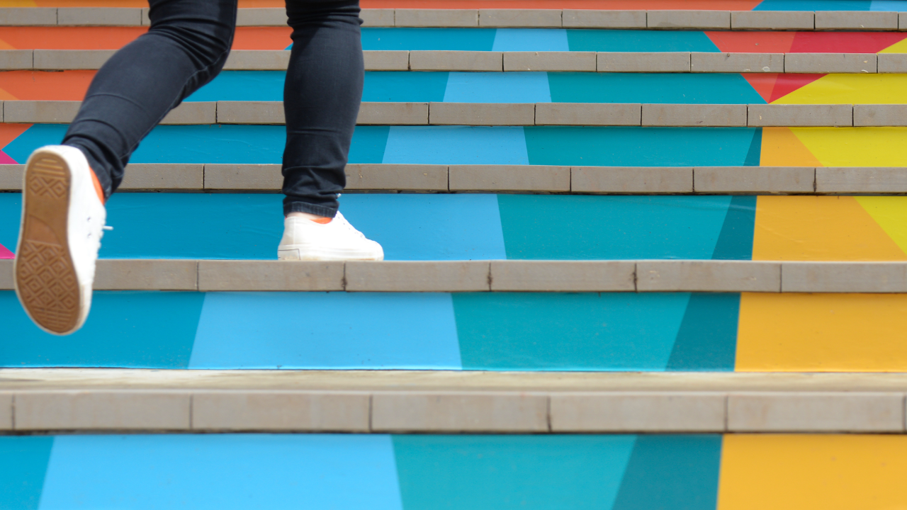 นักวิจัยเผย เดินขึ้นบันได 50 ขั้นต่อวัน สร้างสุขภาพดี ลดความเสี่ยงต่อโรคหัวใจ