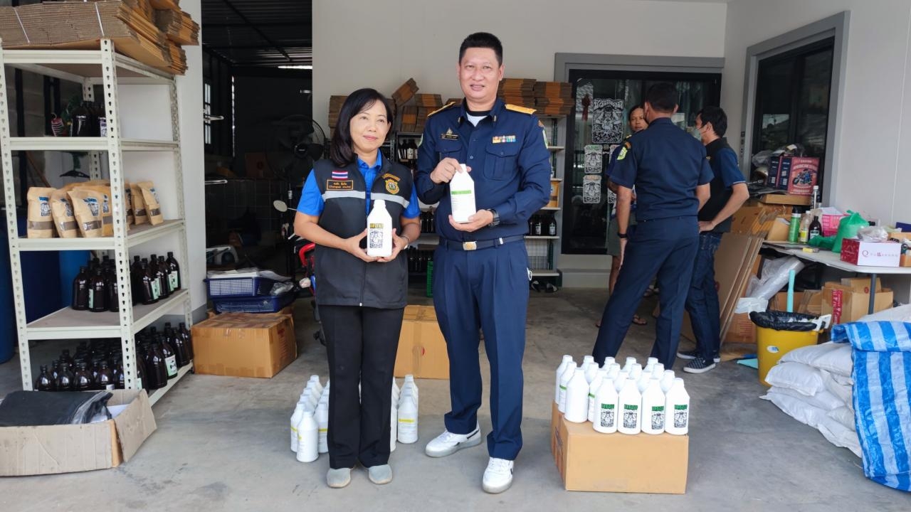 สารวัตรเกษตรไซเบอร์ ลุยไม่หยุด จับ-อายัดปุ๋ย-ชีวภัณฑ์ผิดกฎหมายที่เชียงใหม่