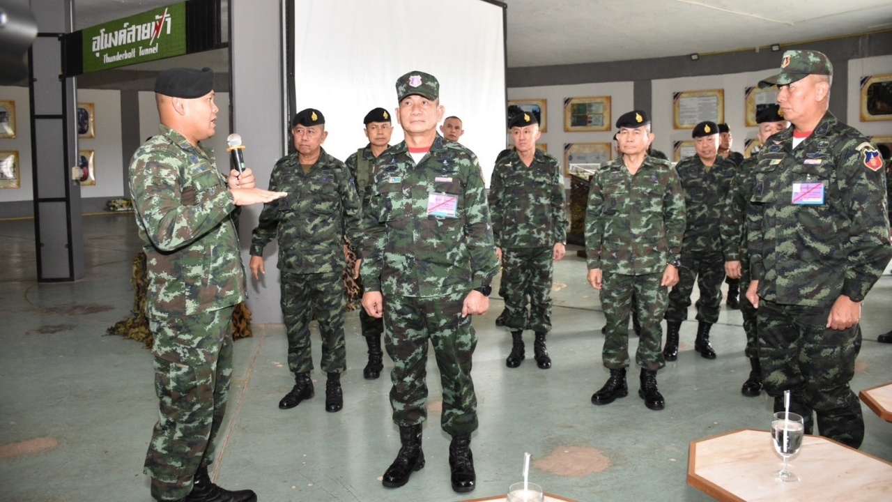 ผบ.ทบ. เยี่ยม กกล.สุรศักดิ์มนตรี ปลุกทหารคือรั้วของชาติ เข้มสกัดยาเสพติด
