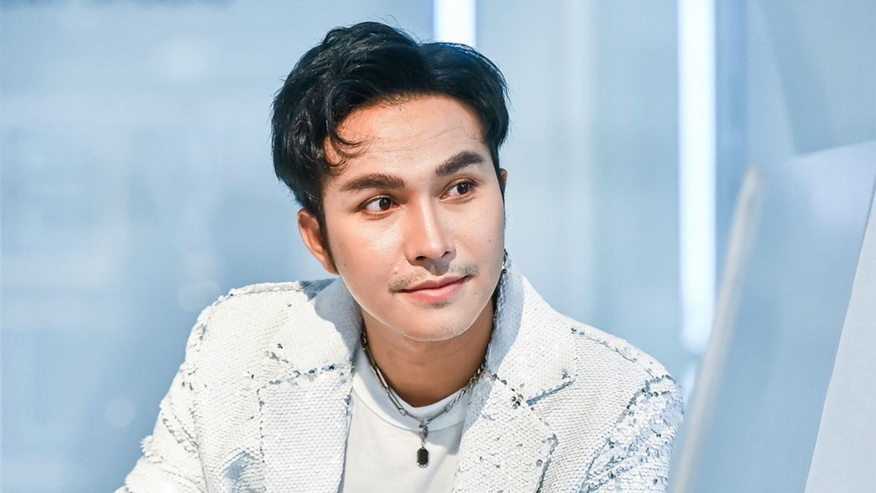 "วัฒน์ ศิวดล" ขวัญใจแม่ฮัก มาแรง! ไอดอลพระเอกหมอลำ คิวโชว์ยาวถึงปีหน้า